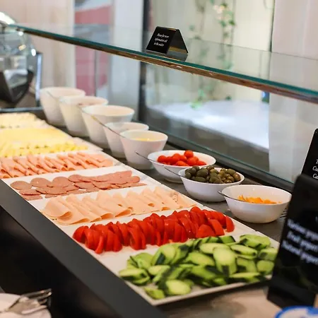 Western Premier Ark Hotel 4*