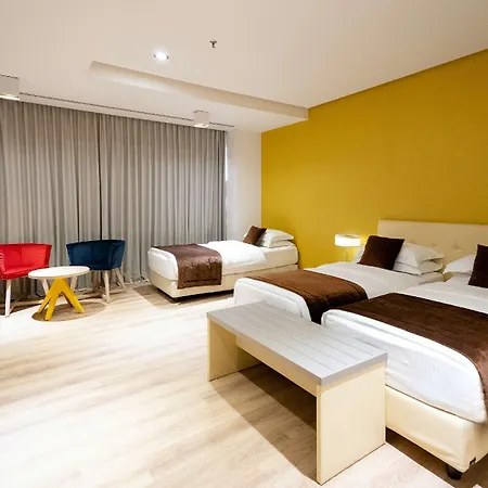 Отель Western Premier Ark 4*